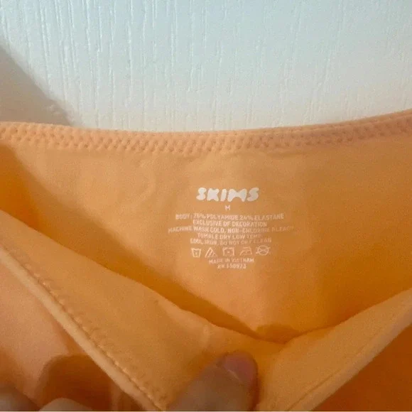 SKIMS Fits Everyone Cami Bodysuit in Faded Nectar M - Picture 4 of 7